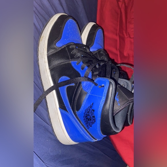 Air Jordan 1 Mid 'Hyper Royal - Picture 4 of 4